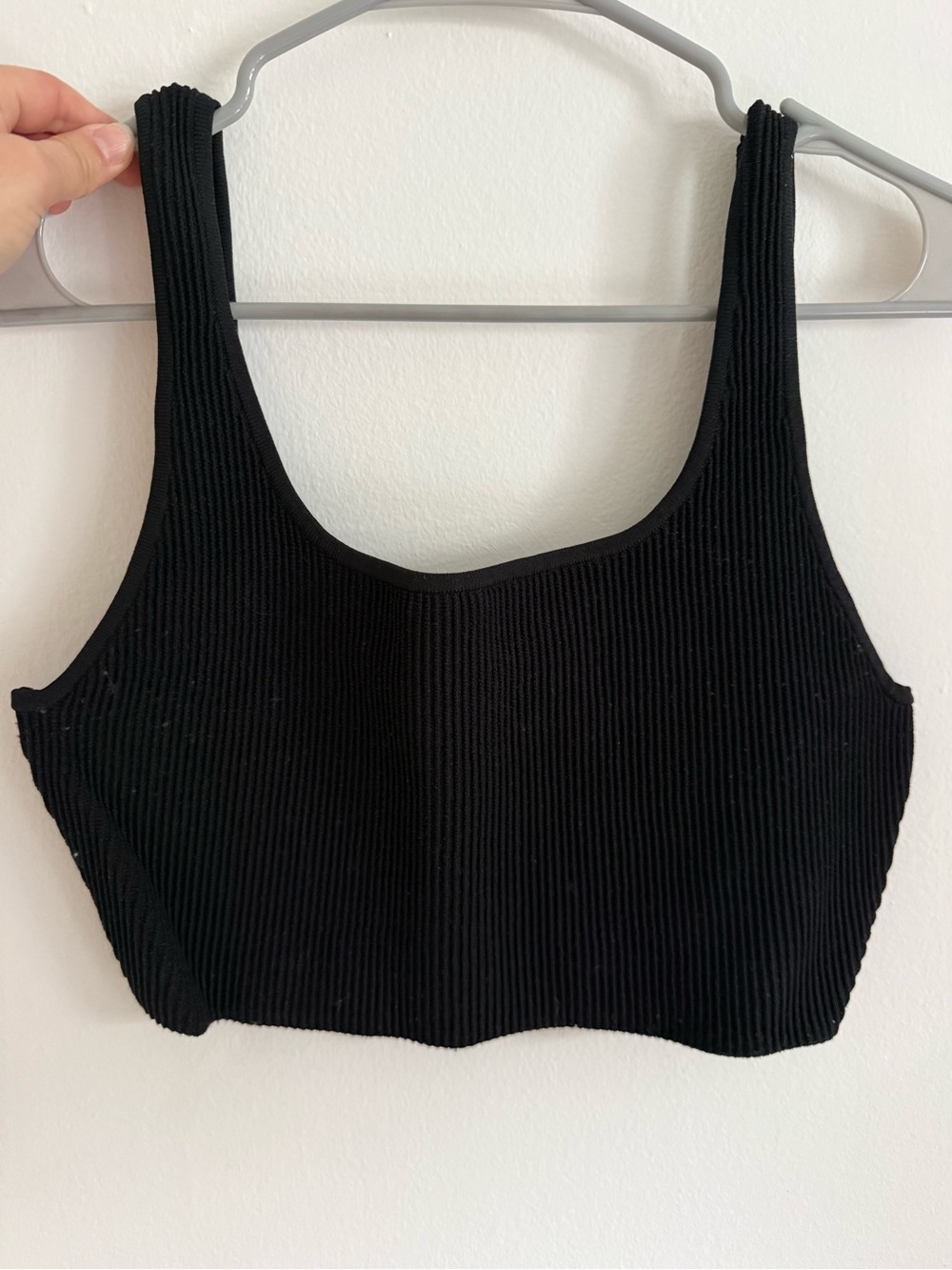 Babaton Black Ribbed Crop Tank Top